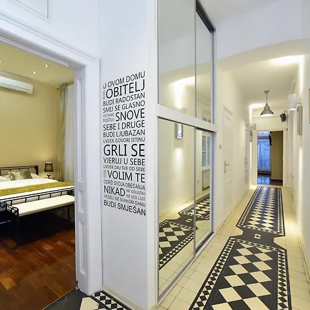 Luxury Center Apartment